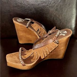 Sam Edelman, Women’s brown, suede strapped  sandals